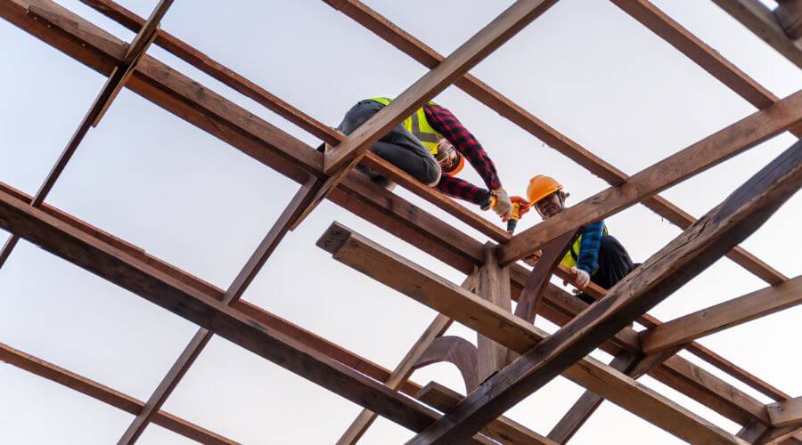 Professional gutter cleaning services in Porterville, CA